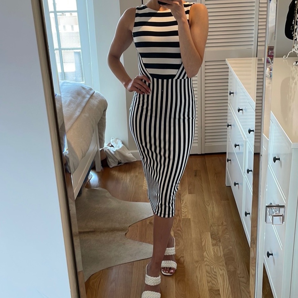 Zara Trafaluc XS dress. Perfect to wear as a wedding guest.